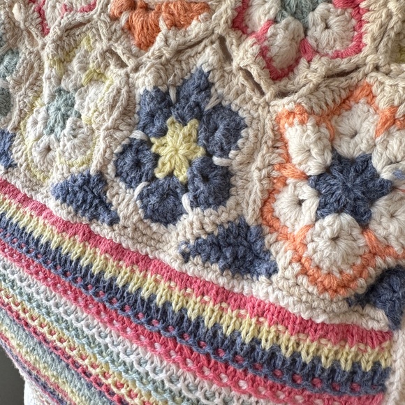 American Eagle | Crocheted Floral Vest size S - Picture 7 of 11